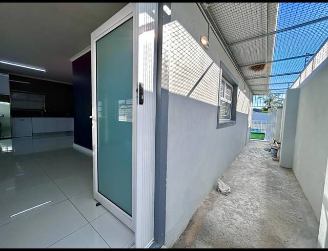 4 BEDROOM HOUSE FOR SALE IN CHURCHILL ESTATE